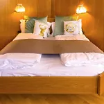 Maria